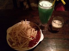 薯条，鸡尾酒，百利甜酒-Helens海伦司小酒馆(复旦大学店)