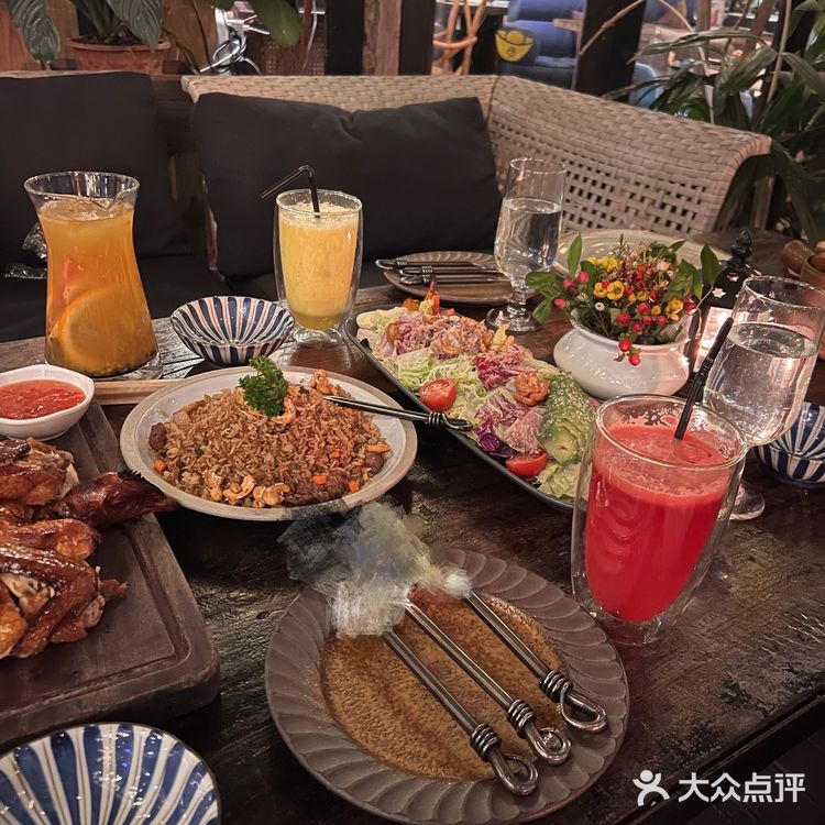 南宁探店|氛围感泳池餐厅