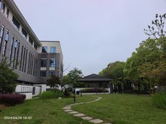 -上海师范大学附属中学(三林校区)