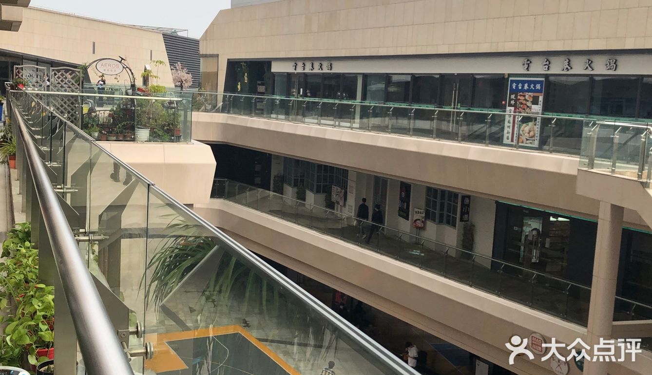 易生活购物公园就在邓尉路上地铁一号线塔园路站边