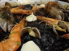 传统西班牙墨鱼汁海鲜饭-BROWNSTONE布朗石西班牙餐厅(深圳湾店)