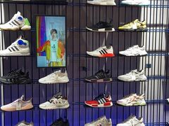 -阿迪达斯(武林银泰三叶草店)