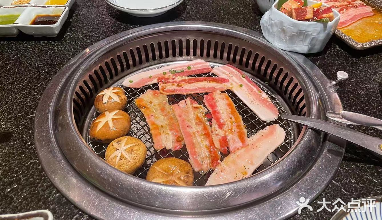 位置在春熙路吼堂后面，店铺环境非常日式，周五下午没有