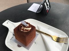 -UNI UNI(环亚凯瑟琳店)