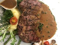 -Chom Cafe and Restaurant