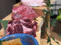 -山川小町·极番烧肉(新地假日广场店)