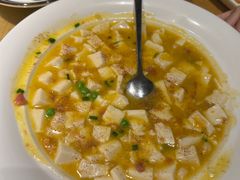 蟹粉豆腐-吴越荣记苏州菜·松鼠桂鱼(月光码头店)