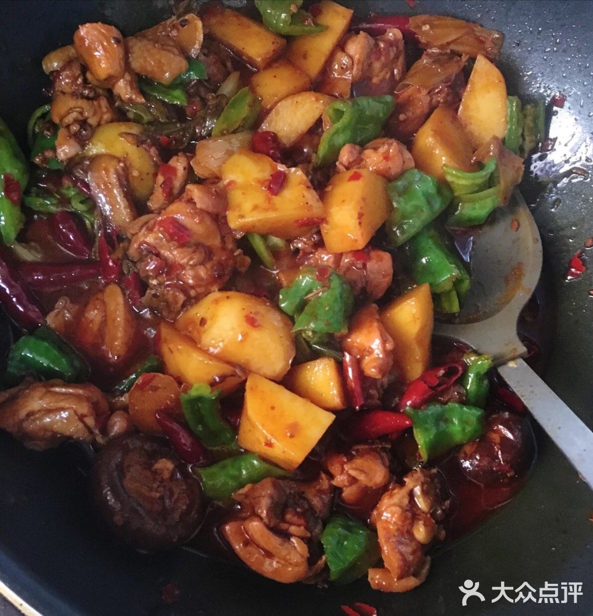 简单易做的家庭版辣椒鸡块大盘鸡