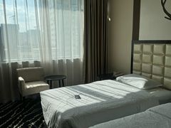 -昆明朗威酒店(昆明站火车站双桥夜市风情街店)