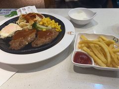-汤姆家的牛排意面披萨(新城市广场店)