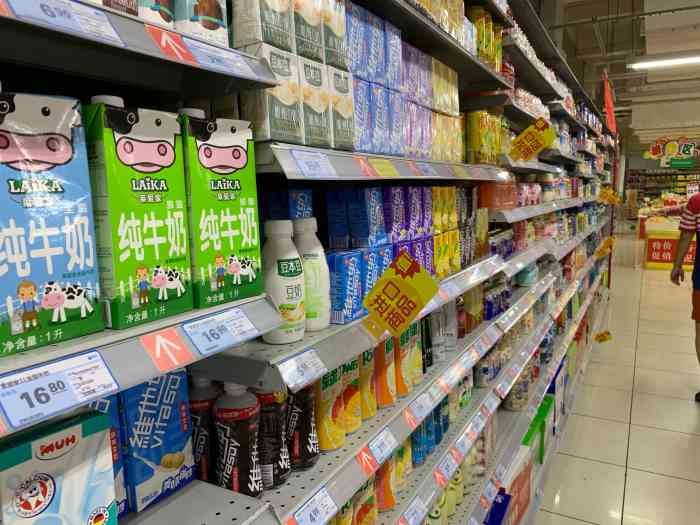 好润佳(安化店)-"这是县城的超市,规模不大,儿童服饰区域比.