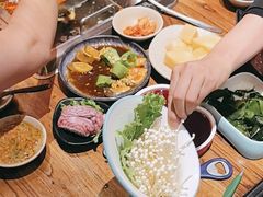 -吴氏老牌坊云南鱼豆花火锅店(通江街店)