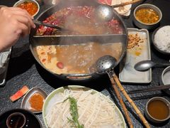黑牛肝菌汤鸳鸳锅-大龙燚·旷野鲜火锅(广州首店)
