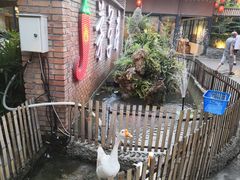 -茅草房·河畔园林火锅