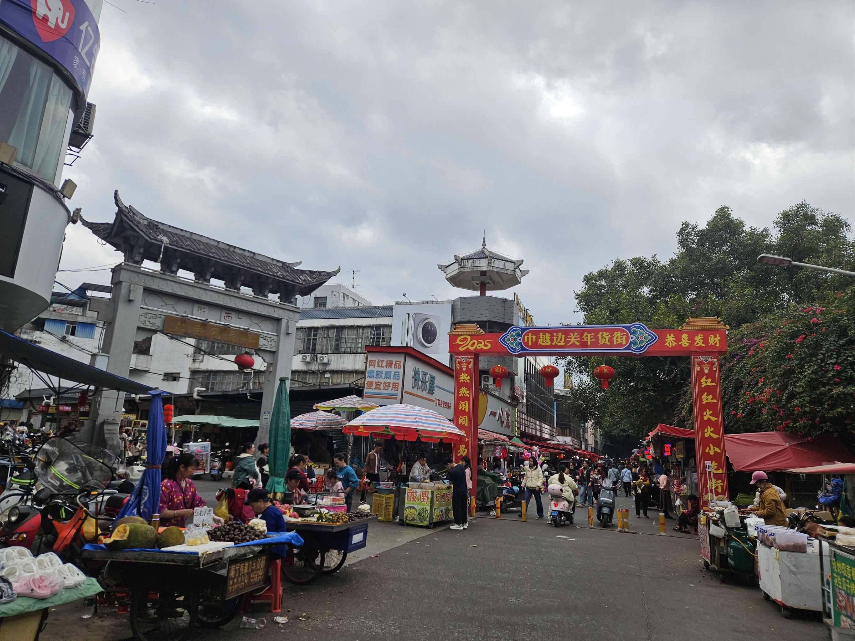 0元玩转这座城越南风情街,没等到夜市再来,大排档很多也开张了