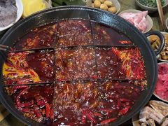 -渝嘴小老弟老火锅(华新村店)