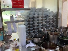 自助取餐区-正宗向东街新化特色牛肉粉馆(一中店)