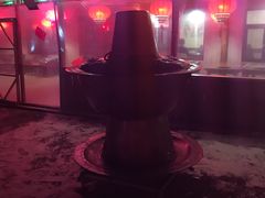 门面-果松木炭酸菜铜火锅·外婆参鸡汤