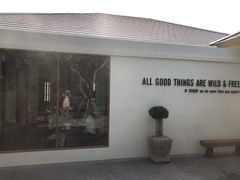 -Chom Cafe and Restaurant