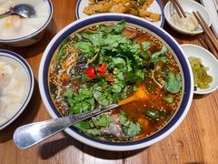 -云阿蛮云南生烫牛肉米线(奉贤路店)