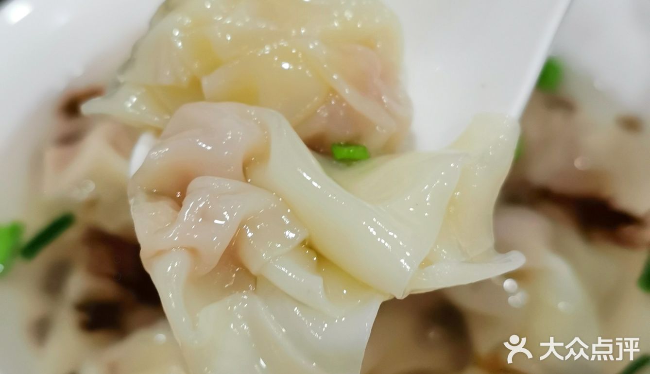 大早上排队的街边早餐小店❗人气水煎包口味挺不错