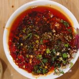 事情起因：到彭州来看油菜花，结果中午差点找不到吃的