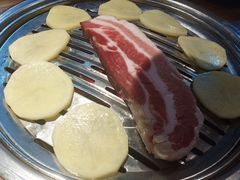 厚切五花肉-·缸桶屋·韩式牛肋条自助烤肉(西湖D11店)