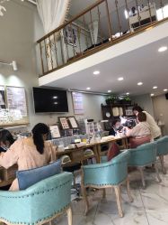 -赫本轻奢美颜中心