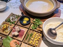 -云海肴·汽锅鸡·云南菜(天山百盛优客店)