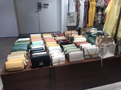 -URBAN REVIVO(高德置地广场·春广场店)