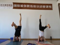 -亚太瑜伽普拉提学院