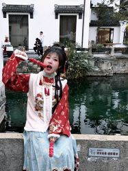 -一揽芳华汉服旗袍体验馆(拙政园店)