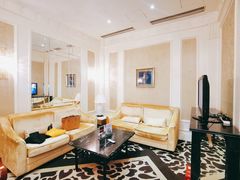 -茂名熹龙国际大酒店(人民广场高铁站店)