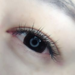 -潮店·虞妃妮轻奢美甲美睫馆