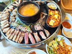 -江南猪肉商会无限续吃(弘大店)