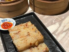 腊味煎萝卜糕-广州花园酒店荔湾亭·地道点心·粤式饮茶