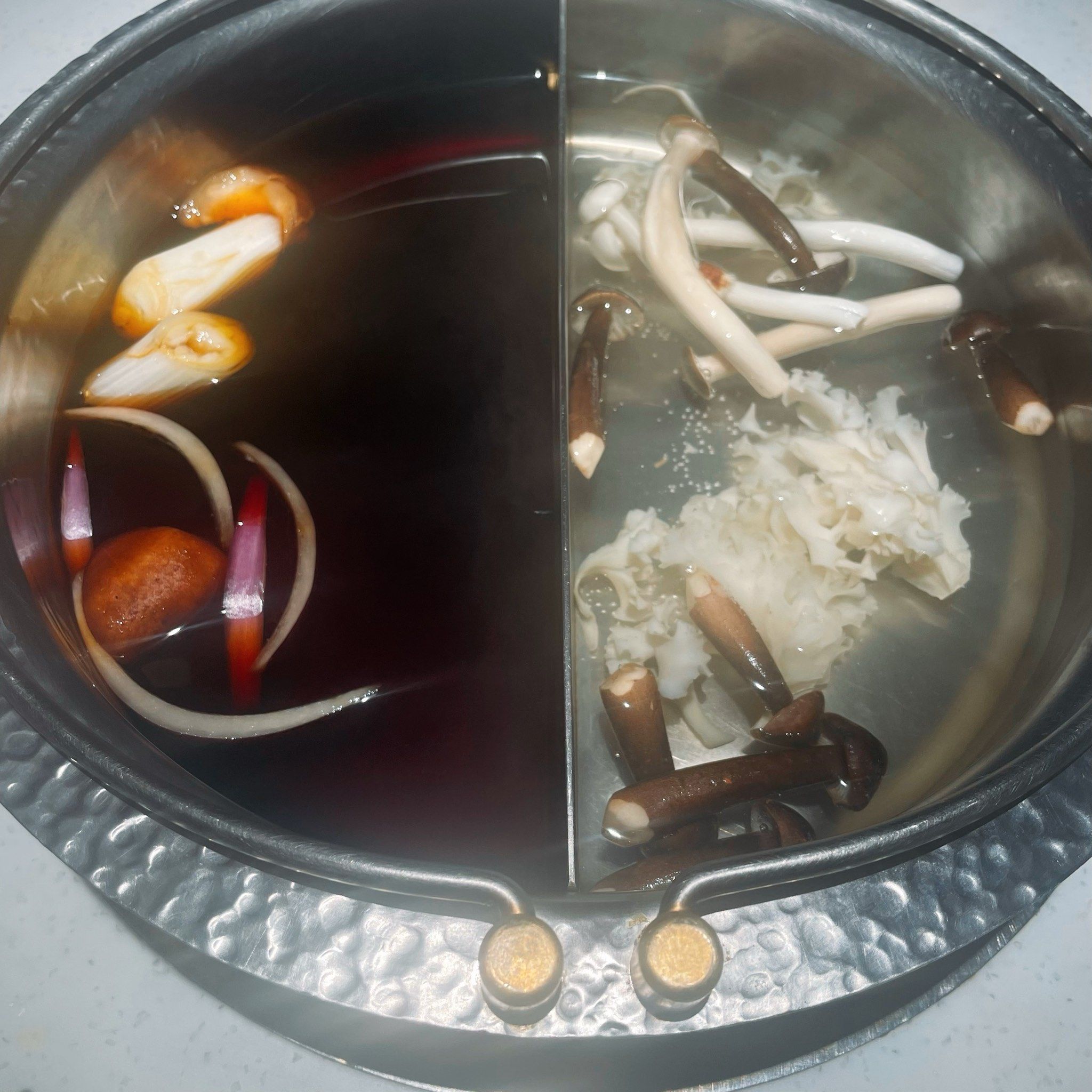 海底捞还是能学到很多经验的

点一锅清水
就可以把各种菌菇类