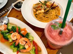 -Chom Cafe and Restaurant