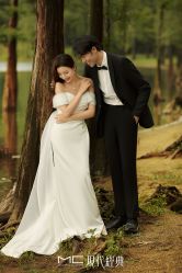 -现代经典婚纱摄影