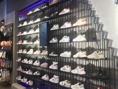 -阿迪达斯(武林银泰三叶草店)