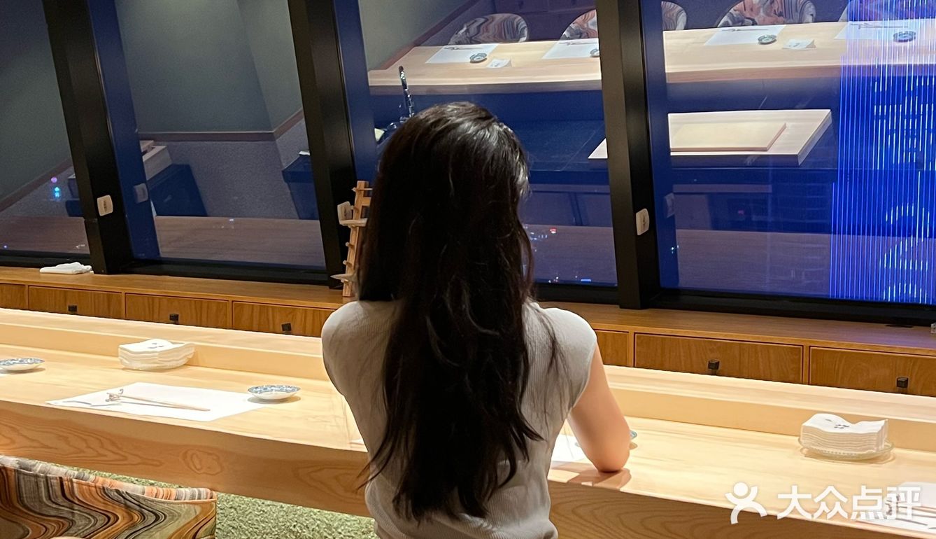 俯瞰东莞CBD的高空omakase 夜景与美食同在