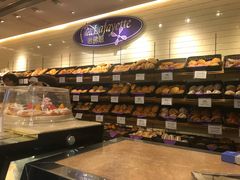 面包甜点陈列柜-老佛爷饼店