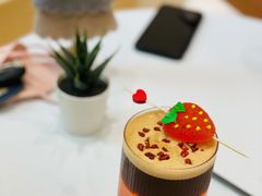 草莓汤力冷萃-XI·LaundryCafe 喜咖自助洗衣咖啡店