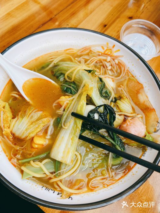 小熊纪称盘麻辣烫图片