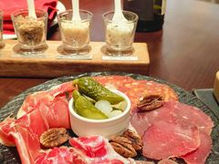 -恰餐厅及酒吧 CHAR Bar & Grill (北京丽都皇冠假日店)