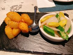蜜汁薯角藕尖炒秋葵-T館·花园艺术餐厅