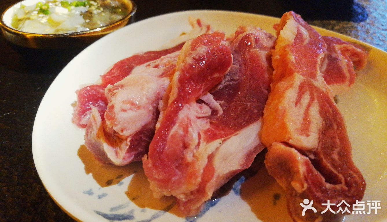 菜量也打大～服务也很周到～小哥哥颜值都好高，嘻嘻