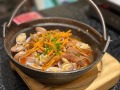 -何妹湿辣牛肉·粤式烧烤砂煲(桂雅路店)