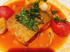 香煎三文鱼配时蔬及海鲜汤-TIAGO HOME KITCHEN(王府中环店)