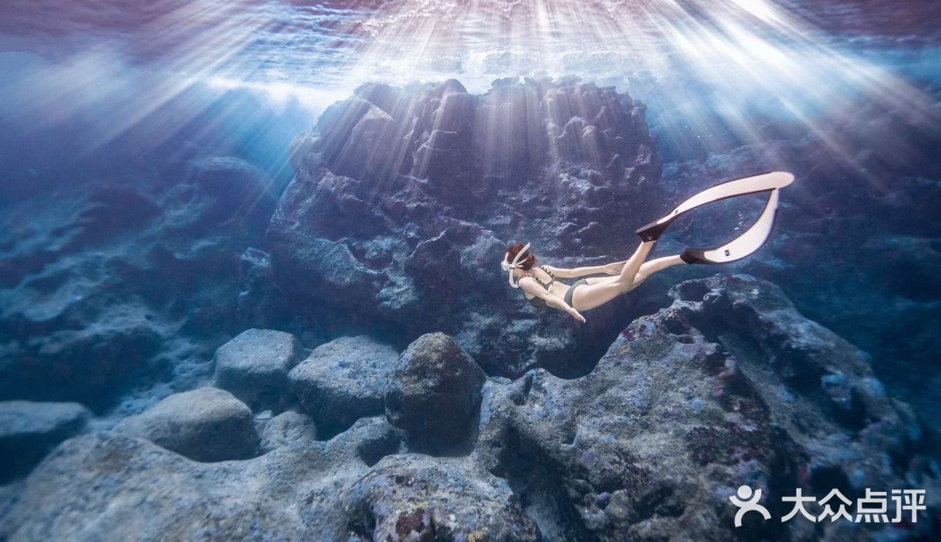 这样显瘦拍照也会更好看.泳衣